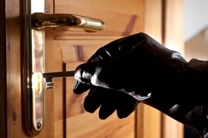 В Подольске сотрудники полиции задержали подозреваемого в краже из квартиры