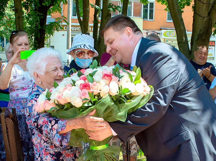 Глава Городского округа Подольск Николай Пестов поздравил с вековым юбилеем Софью Арташесовну Тер-Ованесову