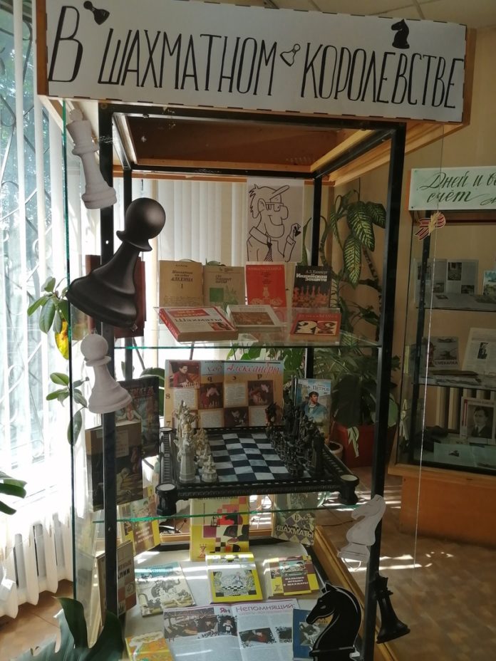 В климовской библиотеке №27 открылась  книжная выставка – инсталляция В климовской библиотеке №27 открылась  книжная выставка – инсталляция