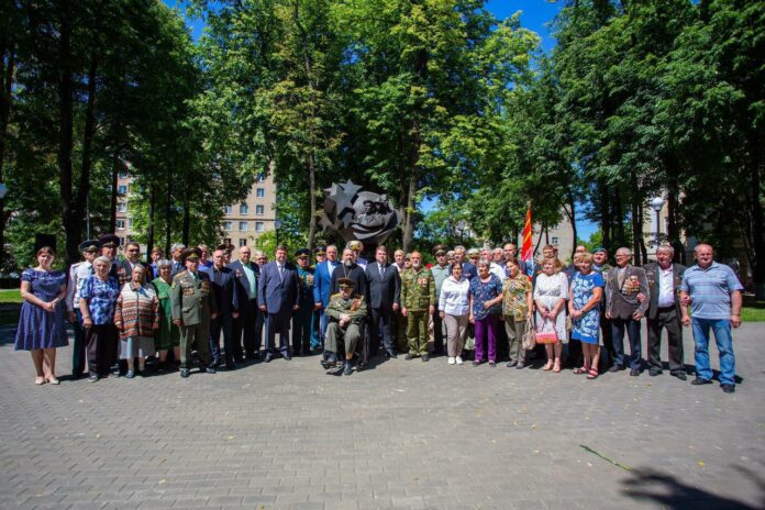 Глава муниципалитета почтил память героев боевых действий Глава муниципалитета почтил память героев боевых действий