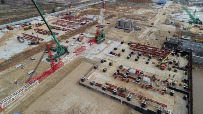 Котельное оборудование монтируют на первом заводе по переработке отходов в энергию