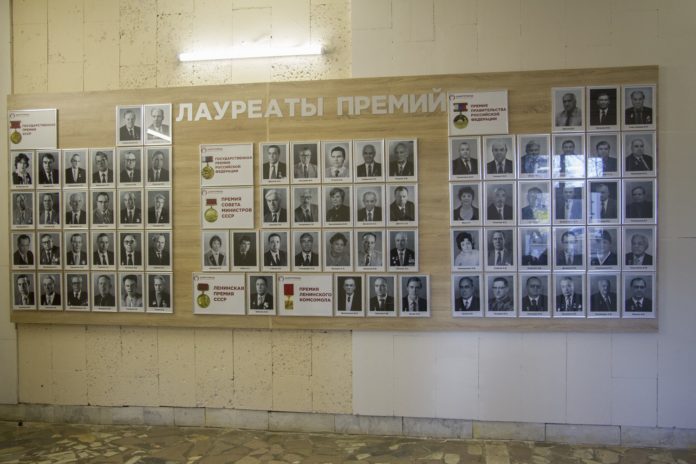 На проходной ЦНИИТОЧМАШ открыли стенды, посвященные сотрудникам института – ветеранам Великой Отечественной войны На проходной ЦНИИТОЧМАШ открыли стенды, посвященные сотрудникам института – ветеранам Великой Отечественной войны