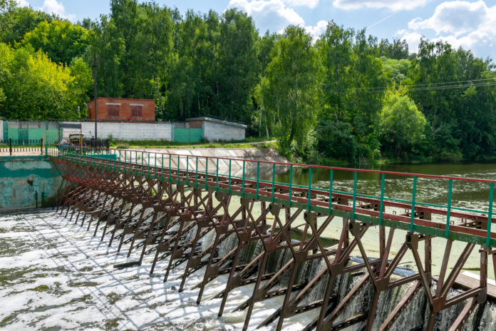 Стартовали ремонтные работы по сборке плотины на реке Пахре Стартовали ремонтные работы по сборке плотины на реке Пахре