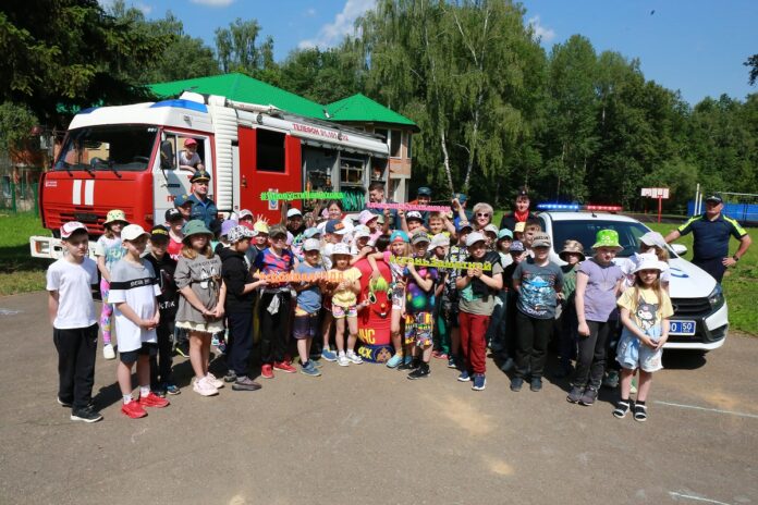 Сотрудники Госавтоинспекции г.о. Подольск провели день детской безопасности в оздоровительном лагере Сотрудники Госавтоинспекции г.о. Подольск провели день детской безопасности в оздоровительном лагере