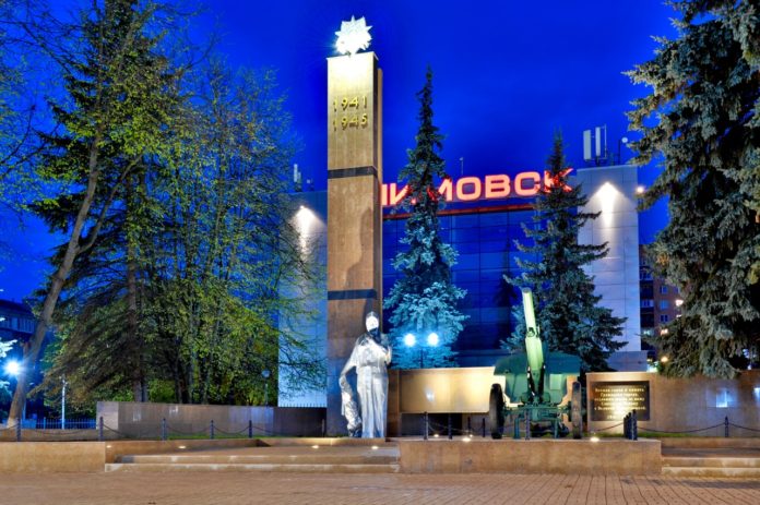 Ко Дню Победы художественная подсветка появилась у нескольких монументов в Подольске Ко Дню Победы художественная подсветка появилась у нескольких монументов в Подольске