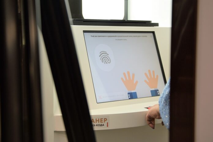 В МФЦ на улице Кирова в Подольске установлена криптобиокабина для оформления загранпаспортов нового образца