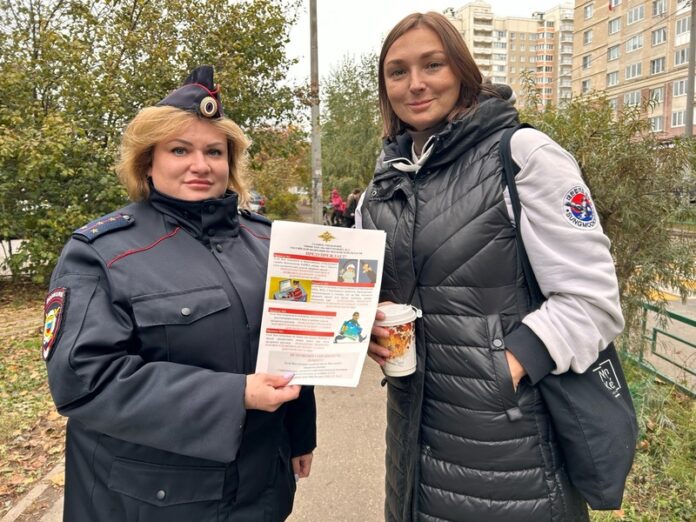 В Подольске сотрудники полиции провели акцию «Госуслуги – комфортная среда» В Подольске сотрудники полиции провели акцию «Госуслуги – комфортная среда»