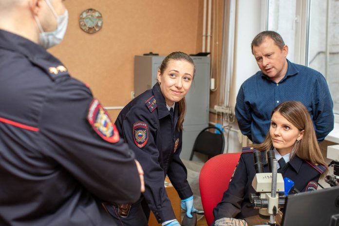 Свой профессиональный праздник отмечает экспертно-криминалистическая служба системы МВД России