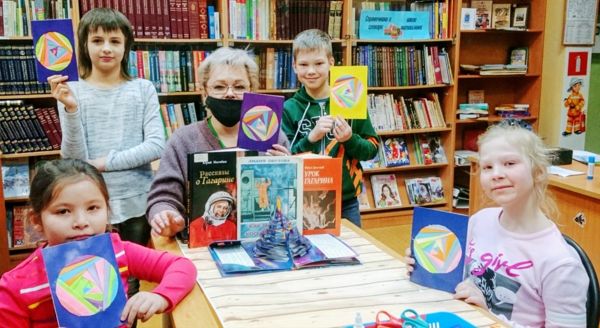 Мастер-класс “Затеи и идеи” прошел в центральной детской библиотеке в рамках программы “Библиотека –...