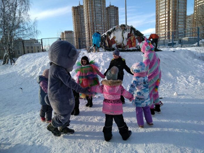 На территории Никольского Храма состоялась благотворительная ярмарка На территории Никольского Храма состоялась благотворительная ярмарка