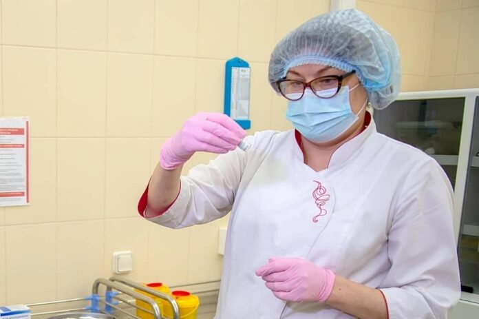 64,5% взрослого населения округа совершили вакцинацию против COVID-19 64,5% взрослого населения округа совершили вакцинацию против COVID-19