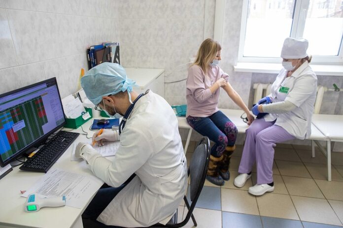 Более 180 тысяч человек вакцинированы от COVID-19 в течение года в Большом Подольске Более 180 тысяч человек вакцинированы от COVID-19 в течение года в Большом Подольске