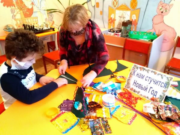 В библиотеке № 27 прошел увлекательный мастер-класс “Чудо – ручки” В библиотеке № 27 прошел увлекательный мастер-класс “Чудо – ручки”