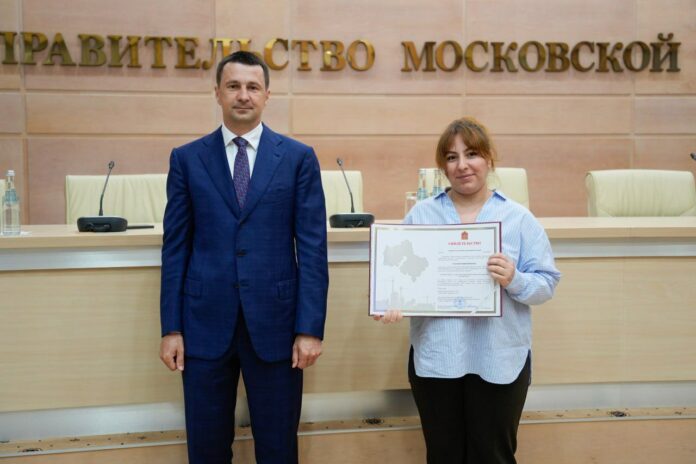 Медсестры и хирург Подольской областной клинической больницы получили сертификаты соципотеки