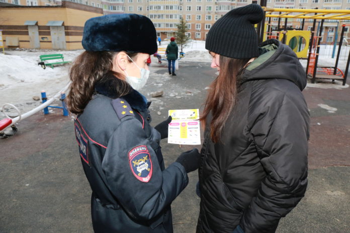 Автоинспекторы напоминают о дорожно-транспортной безопасности в густонаселенных дворах