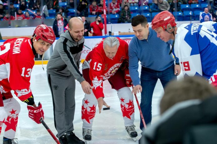 В Подольске состоялся матч с участием легендарных хоккеистов В Подольске состоялся матч с участием легендарных хоккеистов
