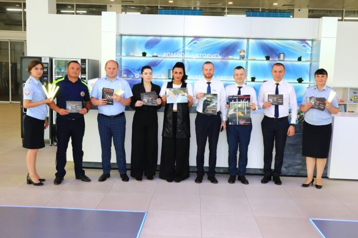 В Подольске сотрудники Госавтоинспекции совместно с представителями Администрации провели беседы по теме безопасности дорожного... В Подольске сотрудники Госавтоинспекции совместно с представителями Администрации провели беседы по теме безопасности дорожного...