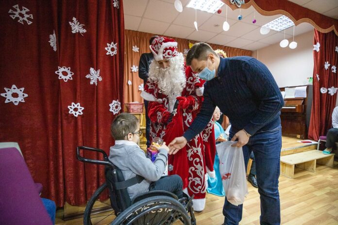 Во Всероссийском новогоднем автопробеге Дедов Морозов приняли участие подольские активисты