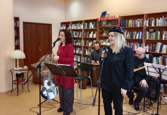 Концерт-квартирник «Музыка с Запада на Восток» прошел в библиотеке №1 имени Павла Северного Концерт-квартирник «Музыка с Запада на Восток» прошел в библиотеке №1 имени Павла Северного