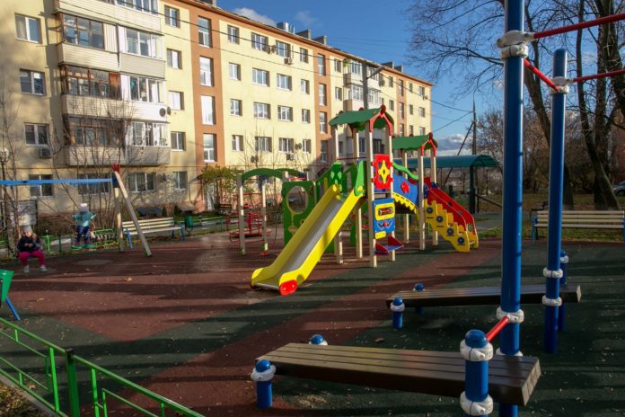 Пятьдесят дворовых территорий планируется обустроить в этом году в Подольске