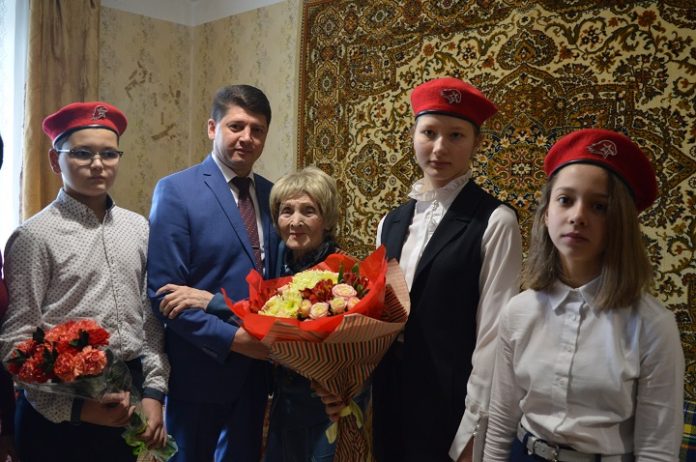 Защитники Москвы принимают поздравления Защитники Москвы принимают поздравления