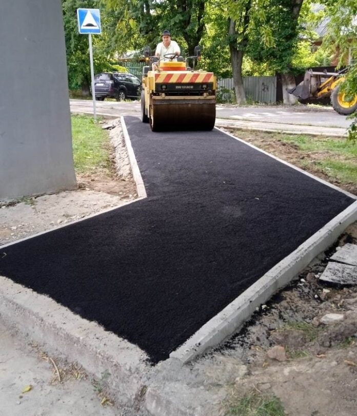 Новый тротуар в микрорайоне Львовский