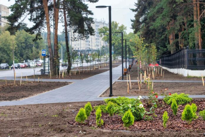 Новая пешеходная зона открыта на Высотной улице Новая пешеходная зона открыта на Высотной улице