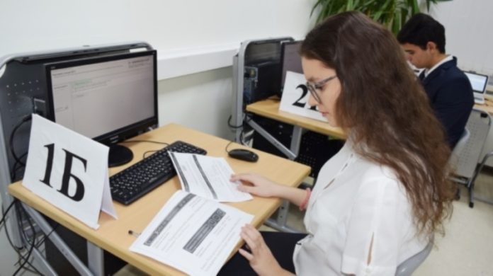 Учащиеся 11 классов подольских школ написали тренировочный экзамен по информатике и ИКТ