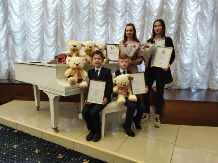 Юные жители округа удостоены наград на торжественном мероприятии Министерства образования Московской области «Мы вместе» Юные жители округа удостоены наград на торжественном мероприятии Министерства образования Московской области «Мы вместе»