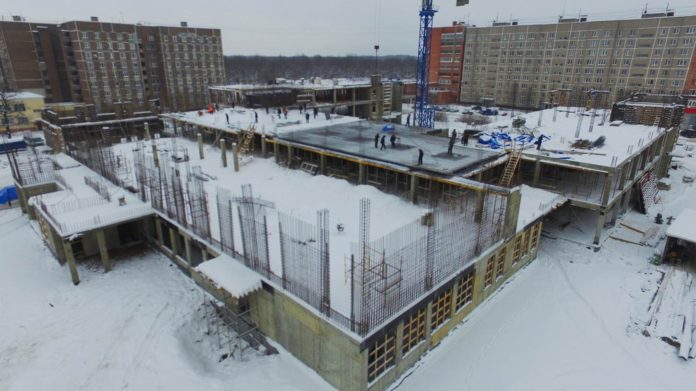 Президент России уделяет большое внимание социальному развитию нашей страны Президент России уделяет большое внимание социальному развитию нашей страны