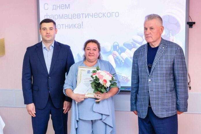 Сотрудников «ЗиО-Здоровье» наградили ко Дню фармацевтического работника Сотрудников «ЗиО-Здоровье» наградили ко Дню фармацевтического работника