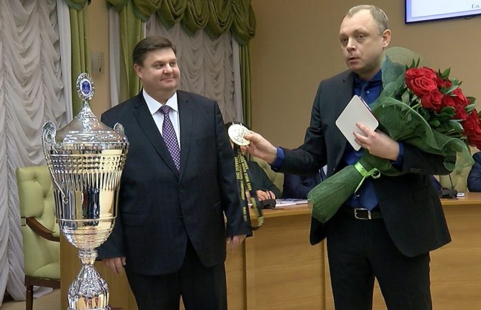 Наставник и спортсмен награждены знаком отличия «За заслуги перед Городским округом Подольск»