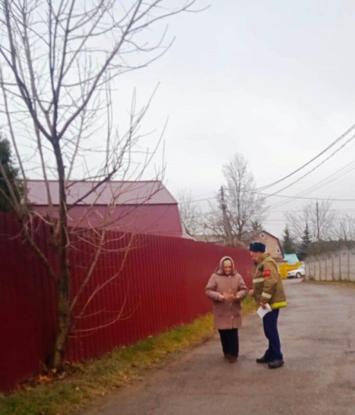 Профилактическую работу в СНТ «Приозёрье» и деревни Матвеевское провели подольские огнеборцы Профилактическую работу в СНТ «Приозёрье» и деревни Матвеевское провели подольские огнеборцы