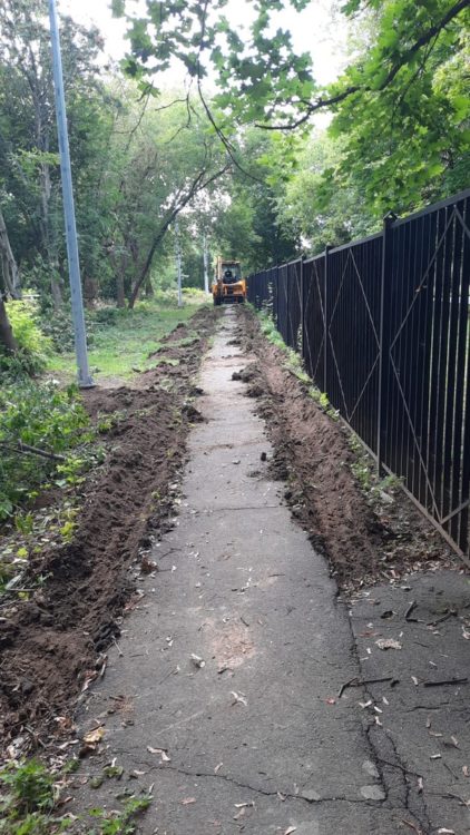 В Климовске ведется благоустройство дворовых территорий В Климовске ведется благоустройство дворовых территорий