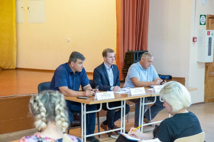 Встреча с жителями по вопросам ЖКХ прошла в Кутузово Встреча с жителями по вопросам ЖКХ прошла в Кутузово