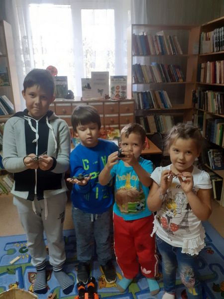 Информационный час «В мире насекомых» прошел в библиотеке № 24 (Александровка)