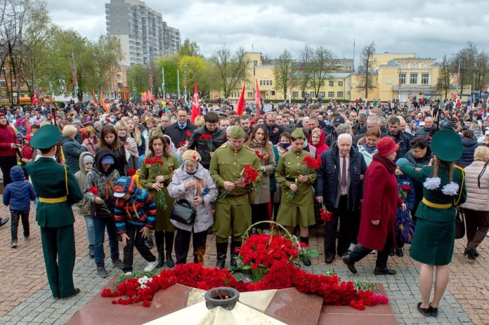 Торжественное мероприятие, посвященное 76-й годовщине Победы в Великой Отечественной войне, прошло на площади Славы... Торжественное мероприятие, посвященное 76-й годовщине Победы в Великой Отечественной войне, прошло на площади Славы...
