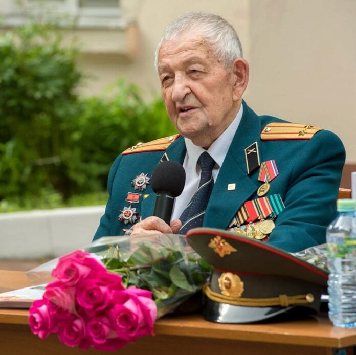 Участник ВОВ Георгий Баранов стал победителем региональной премии «Служение общему благу» Участник ВОВ Георгий Баранов стал победителем региональной премии «Служение общему благу»