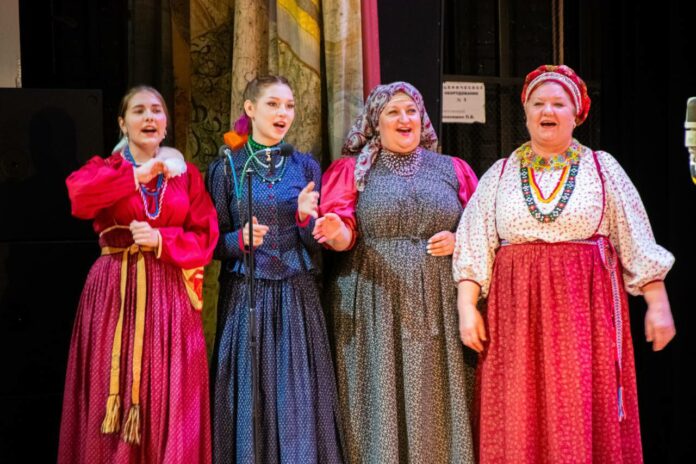 Подольский фольклорный ансамбль «Истоки» отметил 45-летие  Подольский фольклорный ансамбль «Истоки» отметил 45-летие