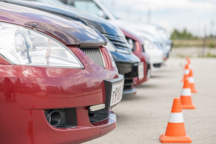 Сотрудники полиции задержали подозреваемого в краже из автомобильной школы