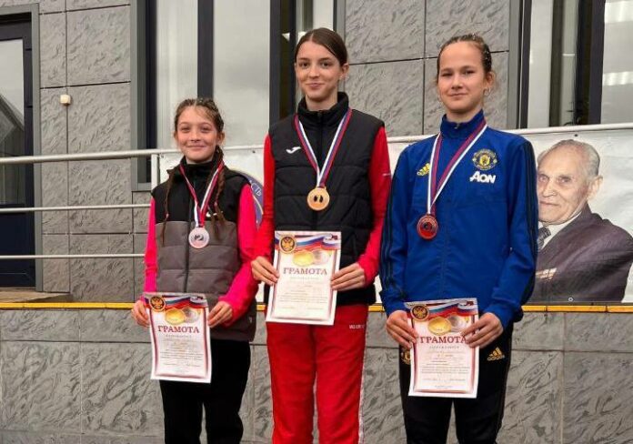 Более 400 легкоатлетов приняли участие в турнире памяти ветерана Великой Отечественной войны Алексея Кузьмина