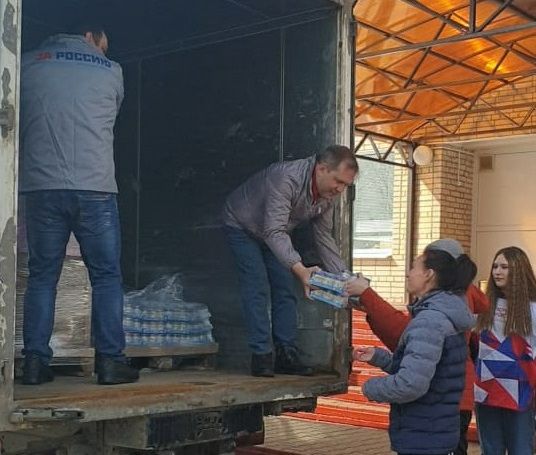 Почти тонну детского питания передал Народный фронт вынужденным переселенцам из ДНР и ЛНР, которых... Почти тонну детского питания передал Народный фронт вынужденным переселенцам из ДНР и ЛНР, которых...