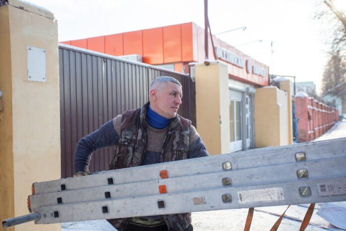 Незаконную рекламную конструкцию демонтировали на улице Лобачева Незаконную рекламную конструкцию демонтировали на улице Лобачева