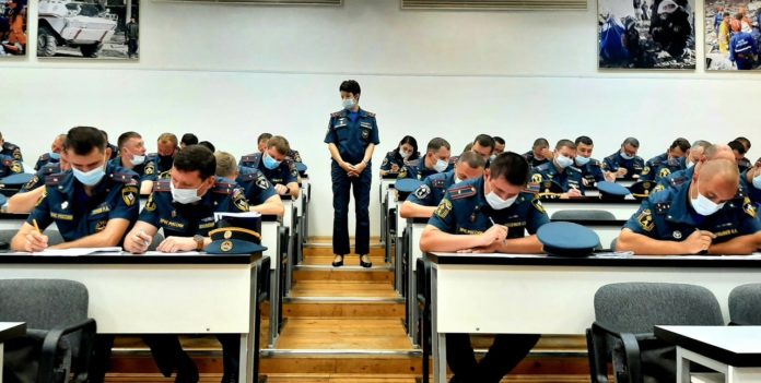 Сотрудники МЧС прошли обязательные занятия по профессиональной подготовке Сотрудники МЧС прошли обязательные занятия по профессиональной подготовке