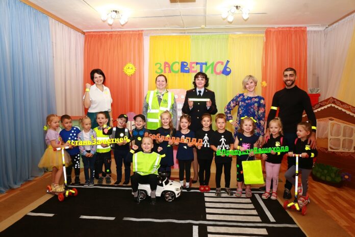 Сотрудники подмосковной Госавтоинспекции провели мероприятие «Яркая мода – безопасность пешехода» Сотрудники подмосковной Госавтоинспекции провели мероприятие «Яркая мода – безопасность пешехода»