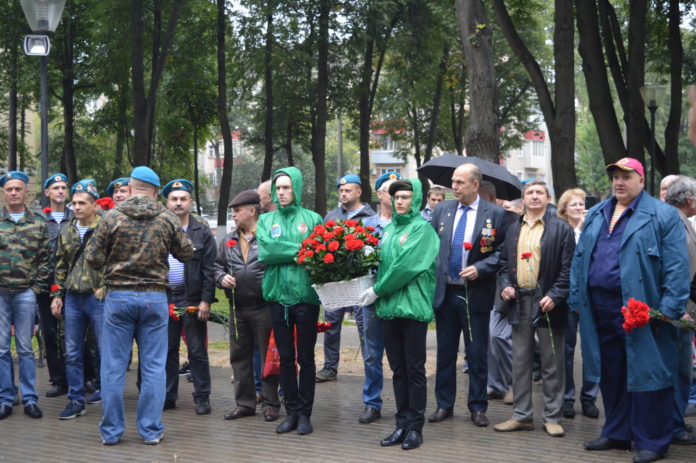 Гордый и значимый для всех праздник Гордый и значимый для всех праздник