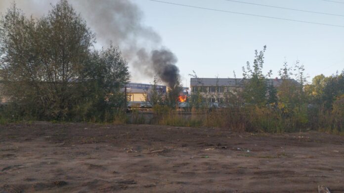 Пожарные Подольска ликвидировали возгорание в производственно‑складском здании
