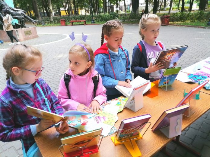 В парке им. Талалихина закрылся летний читального зала Центральной детской библиотеки В парке им. Талалихина закрылся летний читального зала Центральной детской библиотеки