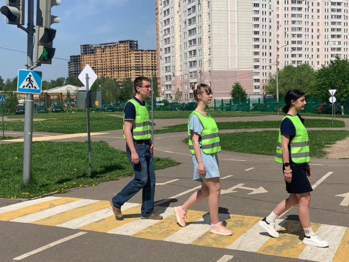 Сотрудники Госавтоинспекции провели занятие с детьми с использованием автогородков в Городском округе Подольск Сотрудники Госавтоинспекции провели занятие с детьми с использованием автогородков в Городском округе Подольск