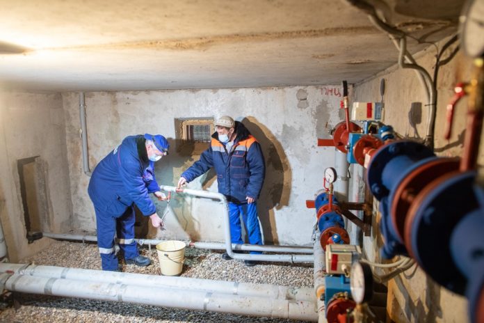 Ведутся работы по устранению «воздушных пробок» в системе отопления многоквартирных домов Большого Подольска